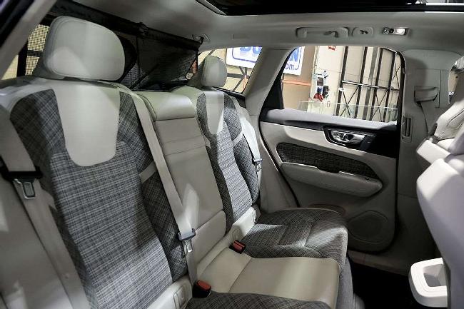 Volvo Xc60 Xc-60 2.0 T8 Awd Momentum Auto ocasion - Automotor Dursan