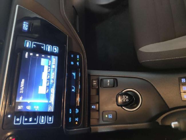 Toyota Auris Hybrid 140h Advance ocasion - Only Cars Sabadell